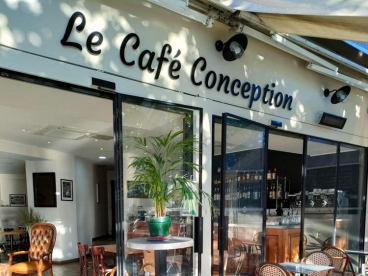 Enseigne extérieure en lettres reliefs ALU noir pour un Café / Restaurant à Marseille